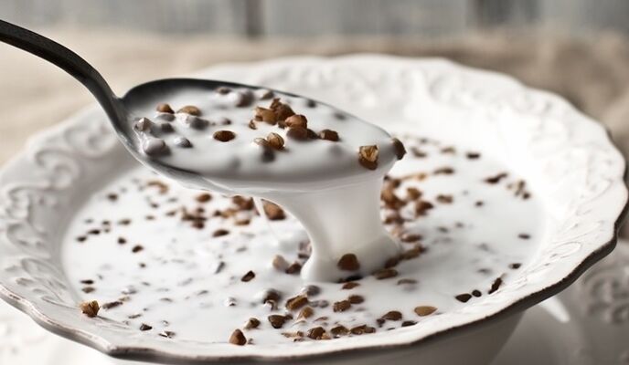 Trigo mouro empapado en kefir